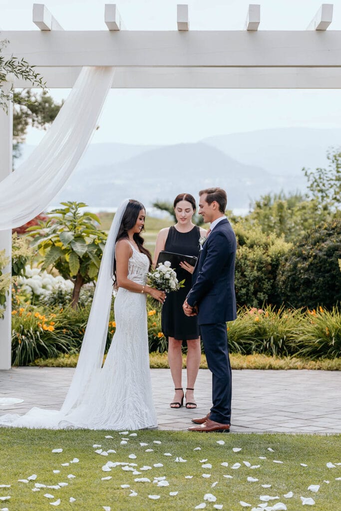 shannon wilson wedding officiant okanagan kelowna customized wedding ceremony