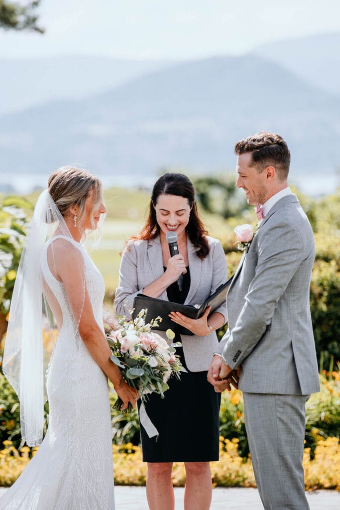 shannon wilson wedding officiant okanagan kelowna signature wedding ceremony