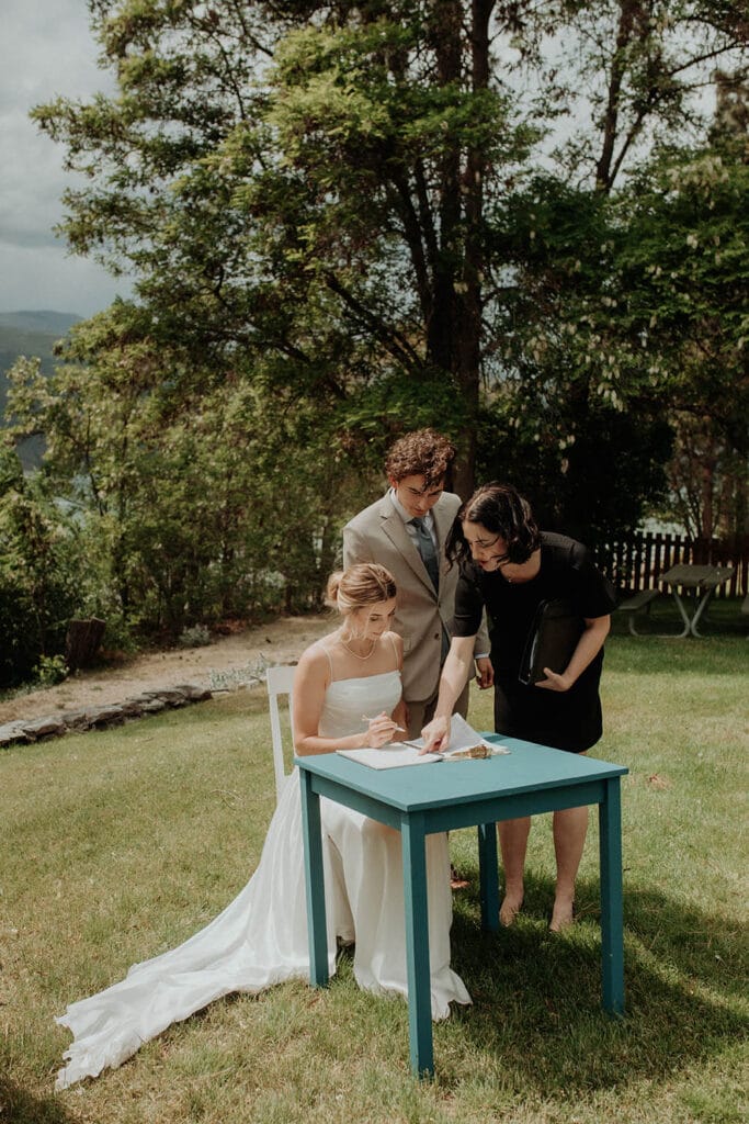 shannon wilson wedding officiant okanagan kelowna sweet simple wedding ceremony